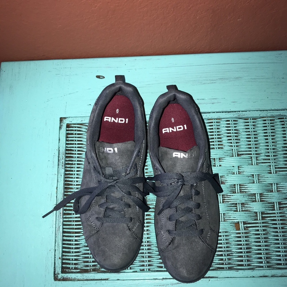 AND1 Boys size 6 shoe, worn once!